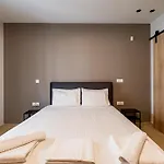 Renovated 2Nd Floor Apt-Close To The Park