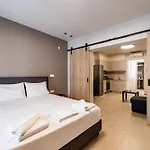 Renovated 2Nd Floor Apt-Close To The Park