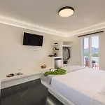 Avra Milos