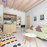 Niki Studio Tria