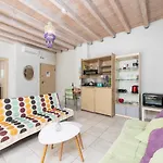 Niki Studio Tria