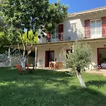 Cozy 2-Bdrm-House With Garden