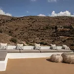 Villa Naos