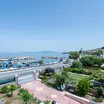 3-Br Sea View Villa With Garden In Mytilene