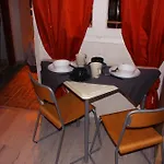 Impeccable 1-Bedroom Apartment Center