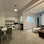 Mininal Omonoia Central Studio Apartment