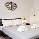 Naxos Midtown