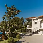 Mont Bleu - Luxury Pool Villa