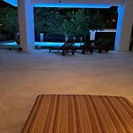 Riviera Retreat 3 Bedroom Luxury Apt W Shared Pool