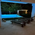 Riviera Retreat 3 Bedroom Luxury Apt W Shared Pool