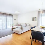 Bright And Luxurious 2Br Home In Central Glyfada