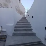 Cycladic Center Cave Rooms