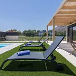 Elegant House With Private Pool