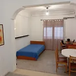 Xenia-Nikos Apartment Near Metro