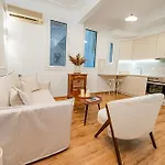 Ιkia Plaka - Timeless Elegance In Athens