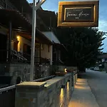 Tanias House