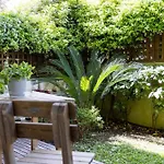 The Garden House At Alimos