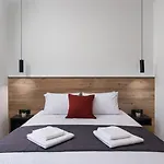 The Meta Stay - Sunny Getaway With Rooftop Access