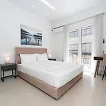 Minimal Studio With Balcony In Pagrati, Athens