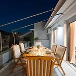 Luxury 4Bdrm Penthouse With Jacuzzi Near Acropolis