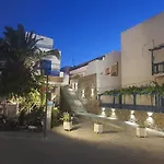 Sapphire Kythnos Suites