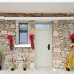 Sapphire Kythnos Suites