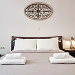 Naxos Midtown