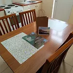 Διατίθεται Γκαρσονιερα