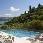 Villas Harriet - With Sea View And Near The Sea