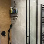 2 Bedroom Cozy Stylish Apartment