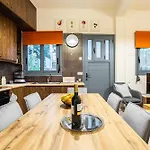 Jeannette'S Seaside Getaway - Kalamata Urban Gem