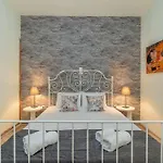 Spacious Apartment Nearby Sea
