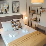 Cleopatra - City Escape Apartment