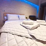 Neon City Pulse - Casa Nativa