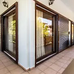 Phaedrus Living Moschato City Flat