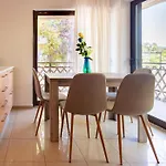 Phaedrus Living Moschato City Flat