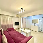 La Petite Maison Nicole