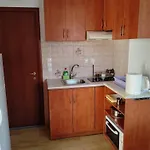 Dora And Sandy Apartments