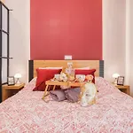 Homely Sweet Central Apartment