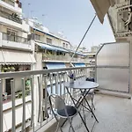 Glimmer 2-Bedroom Apartment In Athens