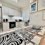 Marcus New Stylish Apt At The Heart Of Athens