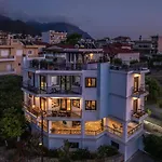 Magical Seaside Town Boutique Apts 2