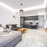 Amerikis Square Cozy Studio For 3 Persons
