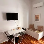 Efi'S Cozy And Bright One-Bedroom Apartment