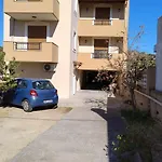 Γκαρσονιέρα Στην Κώμη Της Χίου