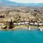 ᑕyᑕᒪᗩᗪiᑕ ᐯiᒪᒪᗩ Eretria
