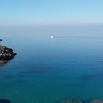 Infinity Beach House - Kea Villa Rent - Luxury Seaside Private Apt On Request