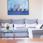 Renovated Fully Equipped 2 Bedroom Cozy Apartment By The Sea