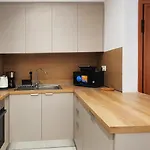 Minimalist Newly Renovated 1Bd Near The Center