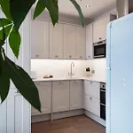 Modern And Bright Highgate Gem